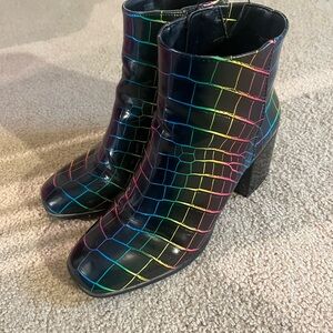 Women’s Black Croc-Embossed Rainbow Grid boot